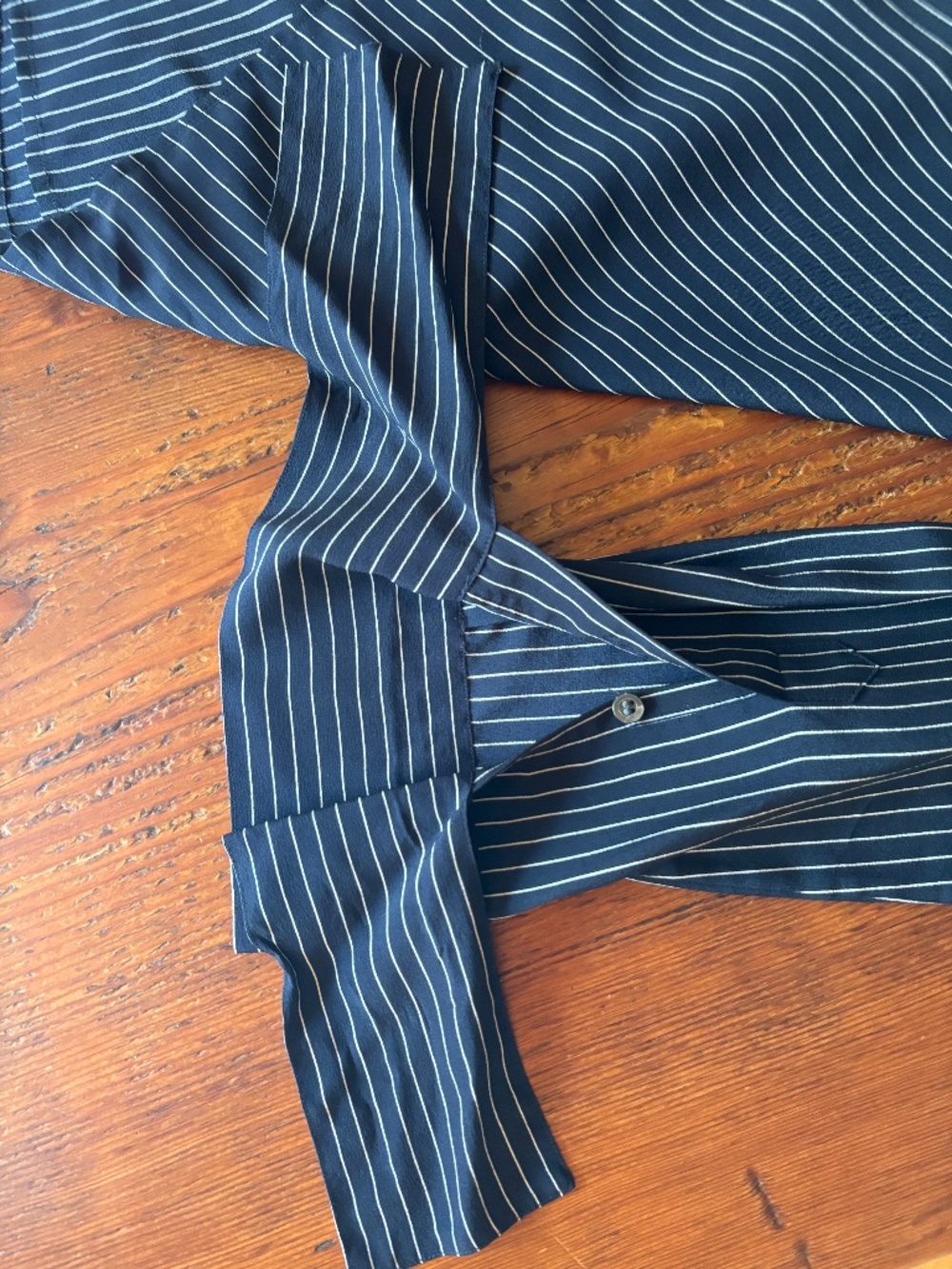 Theory 100% Silk Pinstripe Tie Cuff ShirtNavy Blue Shirt Size Med Long Sleeve - Picture 6 of 10